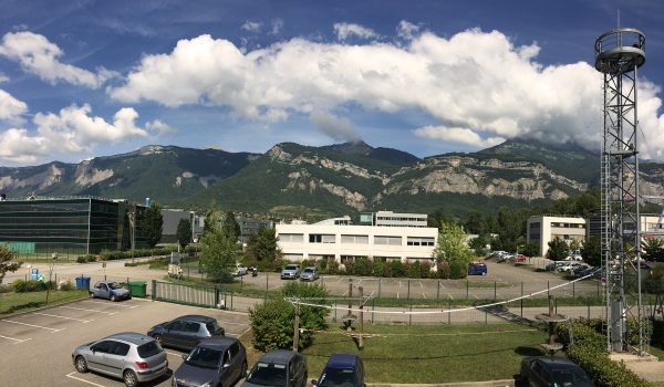 Vue depuis le bâtiment VERTIC sur la Chartreuse et le Parc Technologique de Bernin